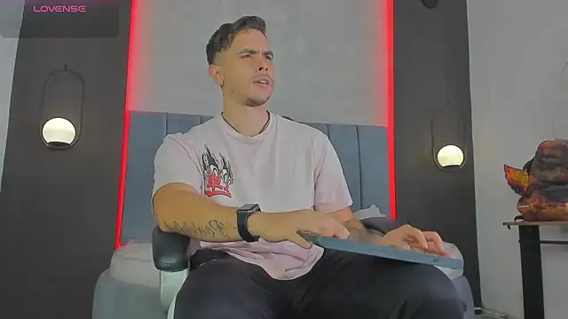 Liam walk  online show from March 29, 2026, 10:10 pm