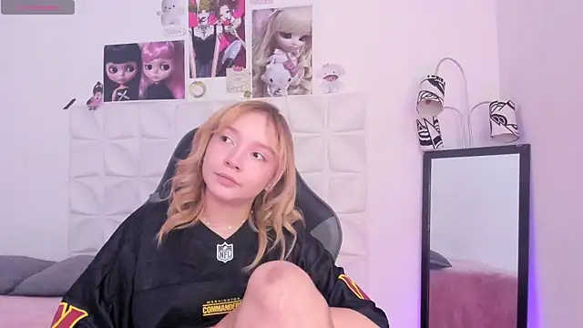 JuliethMoss online show from November 14, 2025, 8:18 pm