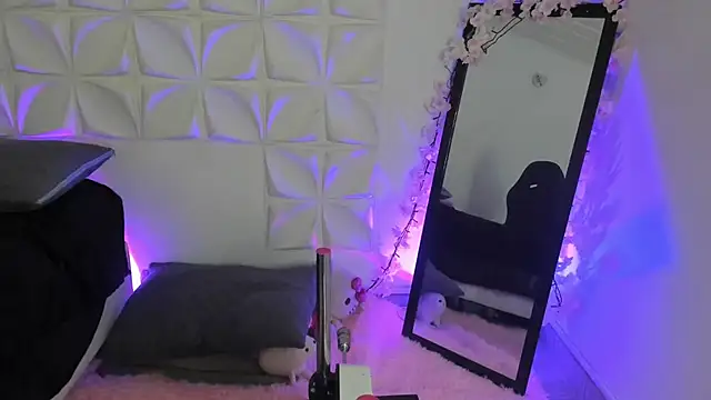 JuliethMoss online show from November 26, 2025, 8:10 pm