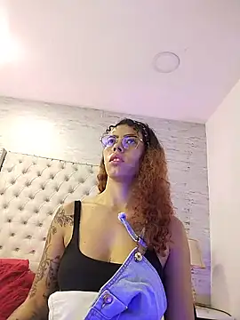 Snapshot of Pamelamiler__ chatting on June 4, 2026, 11:38 am Pamelamiler online show from June 4, 2026, 11:38 am