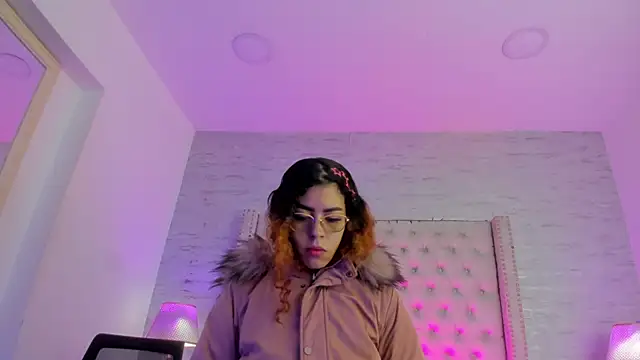 Snapshot of Pamelamiler__ chatting on June 10, 2026, 12:26 pm Pamelamiler online show from June 10, 2026, 12:26 pm