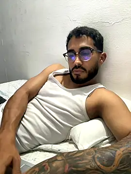 Snapshot of TU-MORENOO chatting on November 17, 2025, 6:08 am TU-MORENOO online show from November 17, 2025, 6:08 am