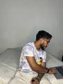 Snapshot of TU-MORENOO chatting on November 25, 2025, 11:27 pm TU-MORENOO online show from November 25, 2025, 11:27 pm