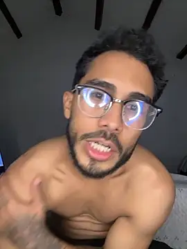 Snapshot of TU-MORENOO chatting on November 29, 2025, 6:05 am TU-MORENOO online show from November 29, 2025, 6:05 am