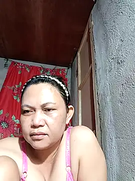 Snapshot of Everleigh_mom chatting on September 9, 2025, 12:05 pm Everleigh mom online show from September 9, 2025, 12:05 pm