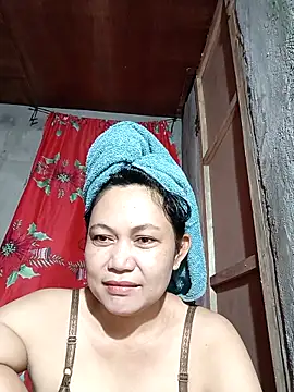 Snapshot of Everleigh_mom chatting on September 12, 2025, 1:49 am Everleigh mom online show from September 12, 2025, 1:49 am