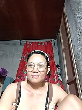 Snapshot of Everleigh_mom chatting on September 18, 2025, 7:54 am Everleigh mom online show from September 18, 2025, 7:54 am