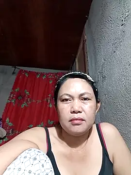 Snapshot of Everleigh_mom chatting on October 2, 2025, 10:44 am Everleigh mom online show from October 2, 2025, 10:44 am