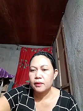 Snapshot of Everleigh_mom chatting on October 10, 2025, 10:47 am Everleigh mom online show from October 10, 2025, 10:47 am