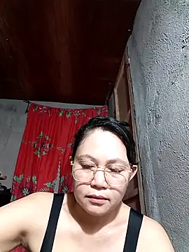 Everleigh mom online show from November 17, 2025, 5:57 am