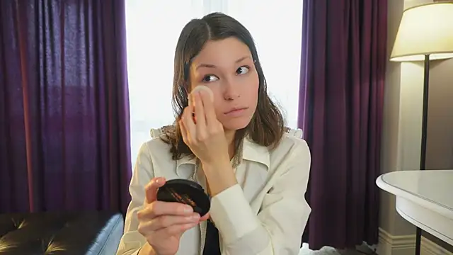 Snapshot of ElwynaBrickell chatting on September 15, 2025, 4:12 am ElwynaBrickell online show from September 15, 2025, 4:12 am