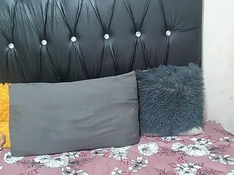 Lsnickykhanyile online show from November 10, 2025, 9:25 pm