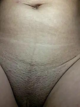 Elianasuarezz online show from February 9, 2026, 11:09 pm