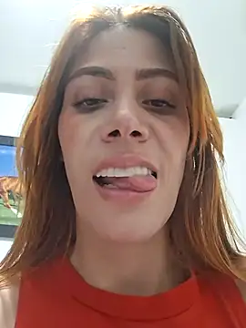 Snapshot of Elianasuarezz chatting on June 24, 2026, 11:37 pm Elianasuarezz online show from June 24, 2026, 11:37 pm