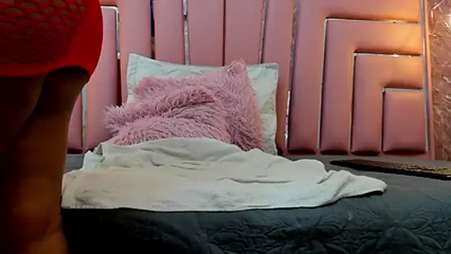 ALYANNA HOT  online show from February 14, 2026, 12:35 pm