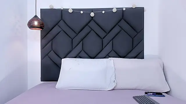 Lauran Xe online show from October 30, 2025, 11:55 am