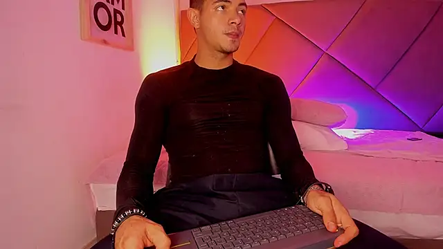 Snapshot of andrew_colleman chatting on September 24, 2025, 4:05 am andrew colleman online show from September 24, 2025, 4:05 am