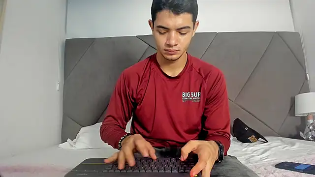 Snapshot of andrew_colleman chatting on October 7, 2025, 3:36 am andrew colleman online show from October 7, 2025, 3:36 am