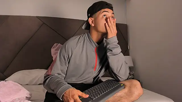 Snapshot of andrew_colleman chatting on October 13, 2025, 11:21 am andrew colleman online show from October 13, 2025, 11:21 am