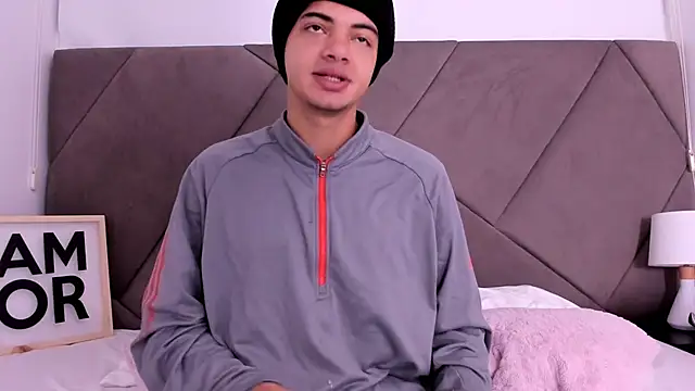 Snapshot of andrew_colleman chatting on October 14, 2025, 9:10 am andrew colleman online show from October 14, 2025, 9:10 am