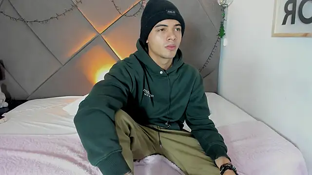 andrew colleman online show from December 17, 2025, 5:46 am