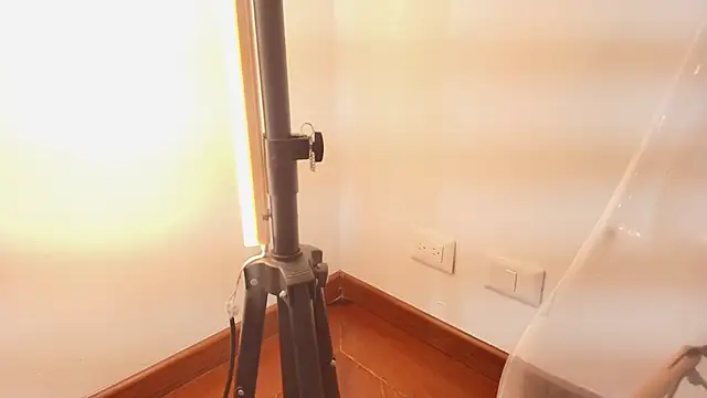 zarah andrew   online show from October 7, 2025, 11:51 am