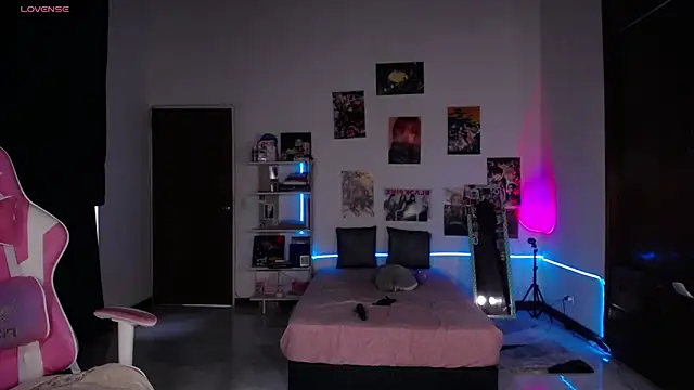 hazyjane  online show from September 18, 2025, 3:36 pm