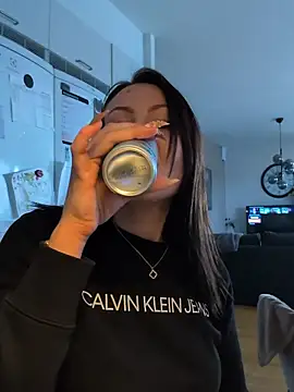 Snapshot of SwedishBaabe chatting on October 9, 2025, 10:57 am SwedishBaabe online show from October 9, 2025, 10:57 am