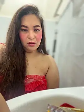 ashleygrahamts online show from October 17, 2025, 1:14 pm