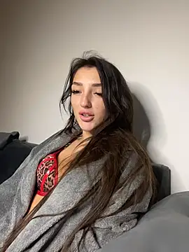 naughtybella05 online show from December 4, 2025, 8:17 pm