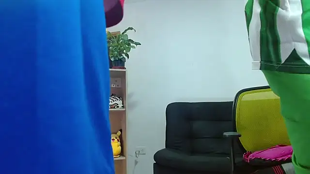 skinny23cm online show from November 10, 2025, 9:03 pm