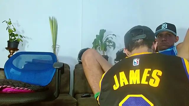 skinny23cm online show from March 29, 2026, 4:29 pm