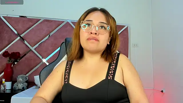 Snapshot of sara-lopez1 chatting on September 8, 2025, 7:35 pm sara-lopez1 online show from September 8, 2025, 7:35 pm