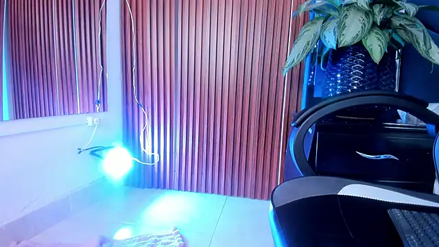 sara-lopez1 online show from October 23, 2025, 2:27 pm