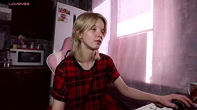 Snapshot of Madelaineses chatting on June 20, 2026, 11:02 am Madelaineses online show from June 20, 2026, 11:02 am
