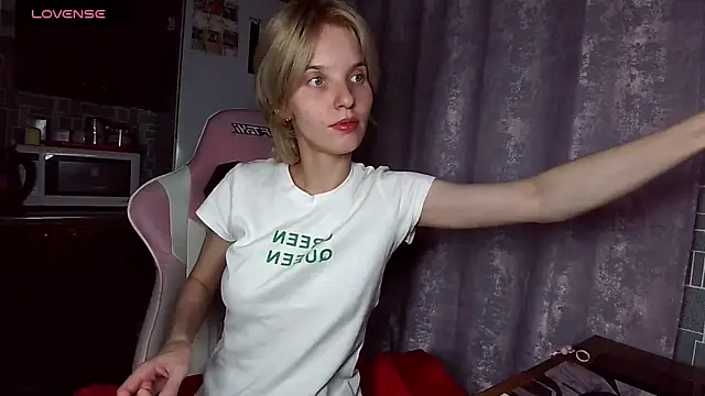 Snapshot of Madelaineses chatting on July 12, 2026, 6:32 pm Madelaineses online show from July 12, 2026, 6:32 pm