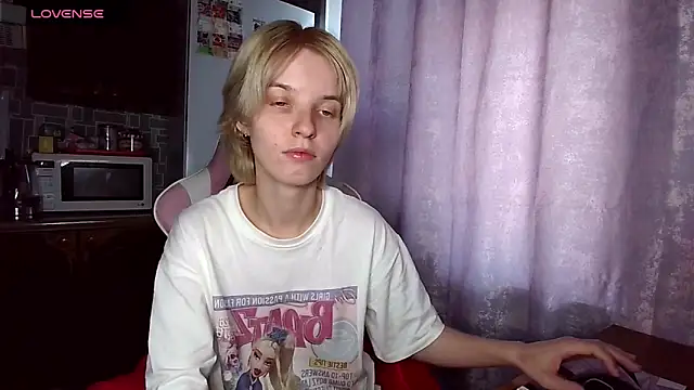 Snapshot of Madelaineses chatting on July 15, 2026, 5:12 am Madelaineses online show from July 15, 2026, 5:12 am