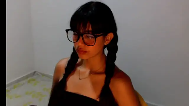 Snapshot of meganmiauu chatting on June 14, 2026, 6:43 pm meganmiauu online show from June 14, 2026, 6:43 pm
