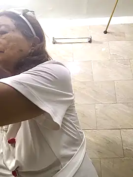 MaryeLunna online show from December 22, 2025, 11:40 am