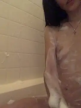 lovinlush online show from April 25, 2026, 5:43 am