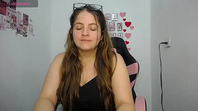 Snapshot of Pregnant_Kloe chatting on May 14, 2026, 10:27 pm Pregnant Kloe online show from May 14, 2026, 10:27 pm