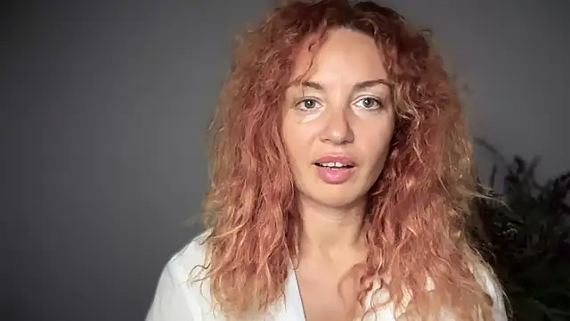 Reddgiirl online show from October 18, 2025, 5:21 am