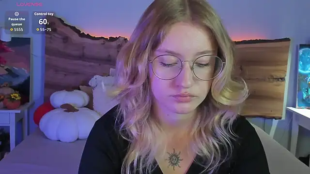 Nerissa xo online show from October 3, 2025, 8:06 pm