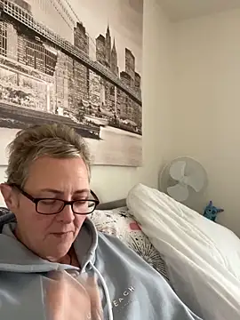 Curvy-Jinx online show from November 9, 2025, 1:53 pm