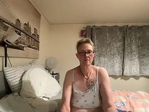 Curvy-Jinx online show from July 7, 2026, 8:46 pm