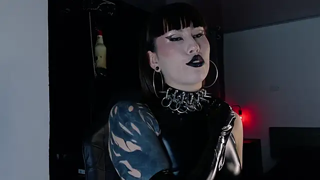 Angelabl0odborne online show from October 15, 2025, 9:04 pm