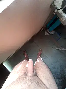 Snapshot of MaxB057 chatting on November 5, 2025, 6:24 am MaxB057 online show from November 5, 2025, 6:24 am