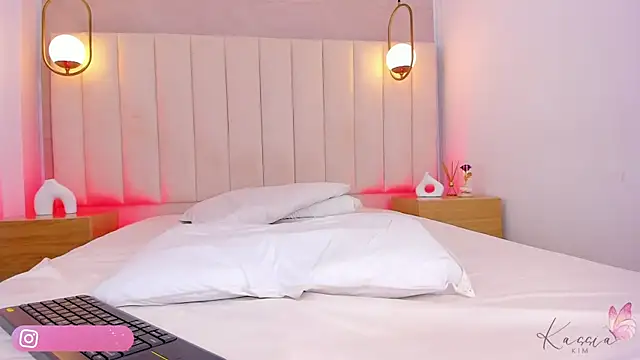 kassia kim online show from October 4, 2025, 4:32 am