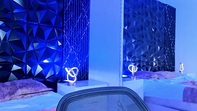 katierouge  online show from January 8, 2026, 4:15 am