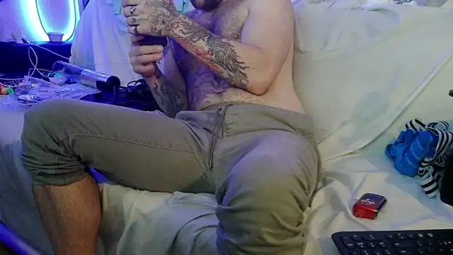 Luv2SuckBWC92 online show from November 7, 2025, 9:37 pm